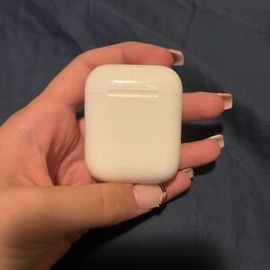Airpods (only RIGHT works)